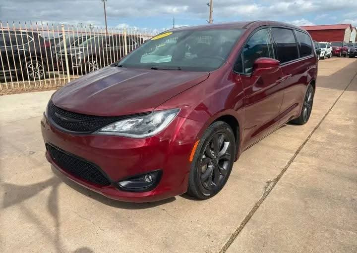 2020 Chrysler Pacifica Minivan - Family-Friendly Luxury