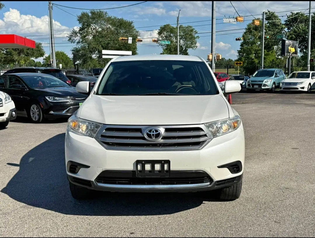 2013 Toyota Highlander. LE Sport Utility 4D